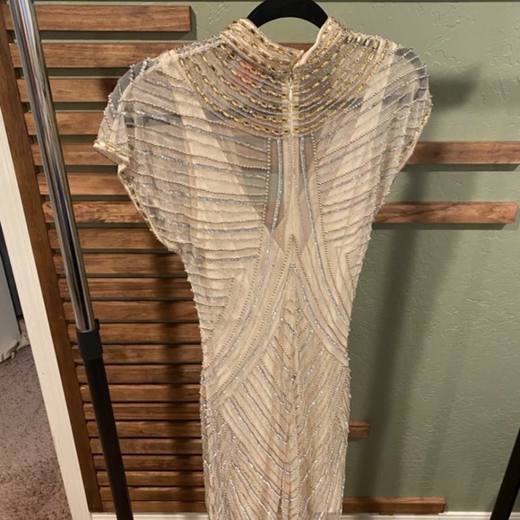 Gorgeous beaded dress - Picture 4 of 9